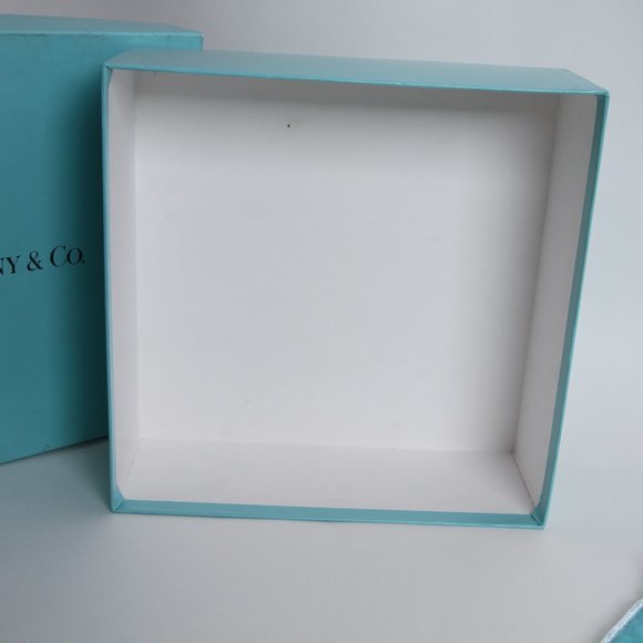 Tiffany & Co Large Squared Box and String Bag - Picture 3 of 11